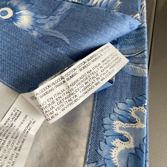 Zara Home Blue and White floral tablecloth. 100% cotton. - Picture 3 of 4